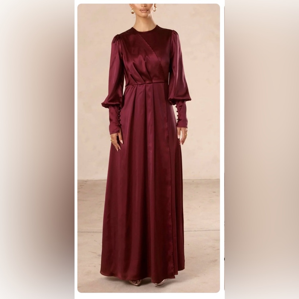 NWT Veiled Collection Madison Pleated Overlay Satin Maxi
Dress in Burgundy